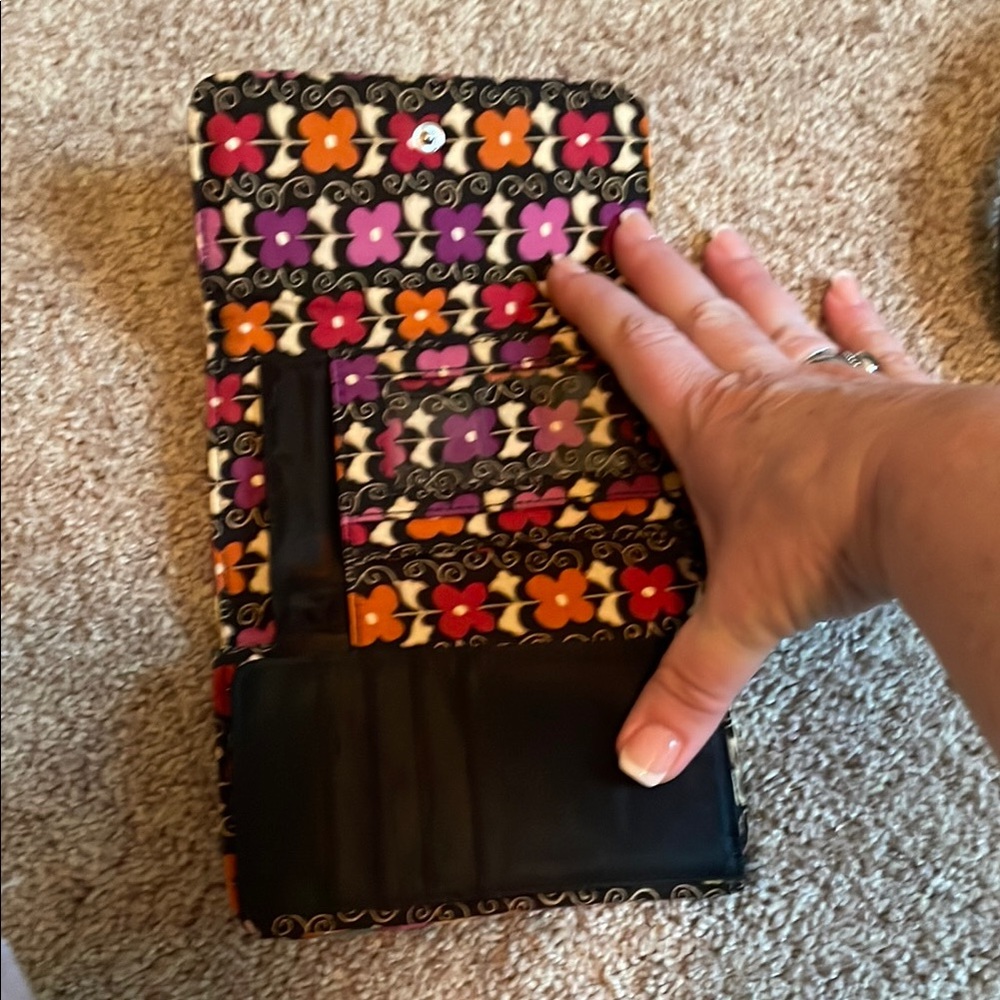 Vera Bradley Suzani retired wallet- Floral quilted - Picture 5 of 9